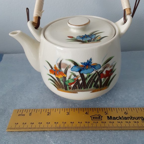**VINTAGE- Japanese Kutani Porcelain Tea Pot with Vinyl Wrapped Bamboo Handle - Picture 8 of 9